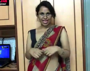 Fleshy Indian aunty is a utter hooters and bum wish come to